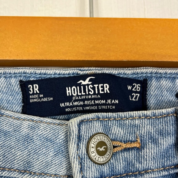 Hollister Ultra High-Rise Ripped Light Wash Mom Jeans Sz 26 - Picture 12 of 13